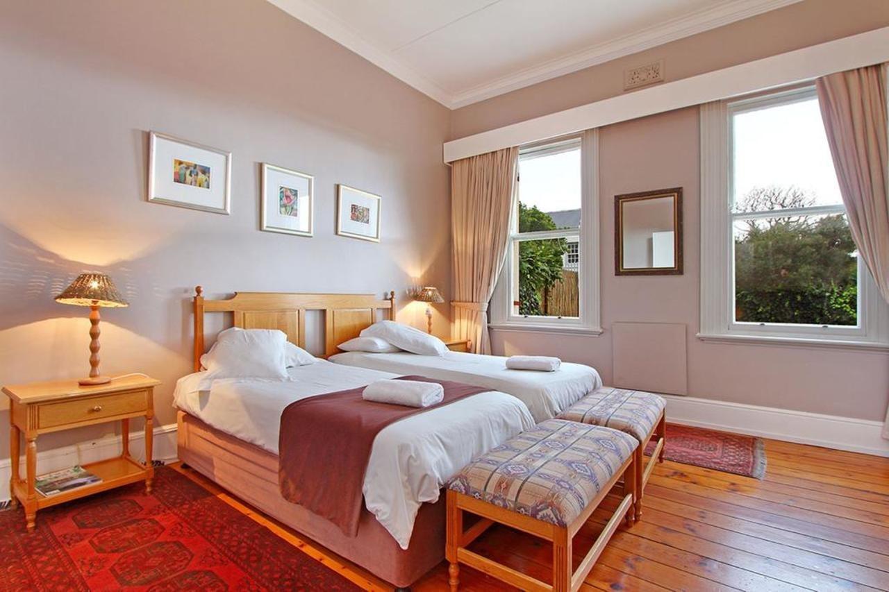 Hillcrest Manor 3*