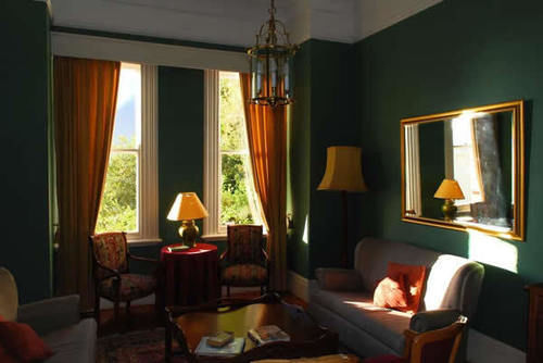 Hillcrest Manor 3*